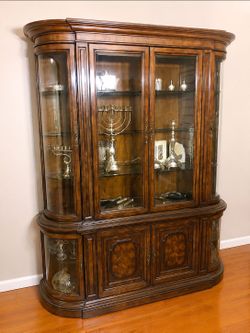 Beautiful Solid Wood China Cabinet / Display Hutch