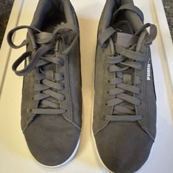 Men's Grey Suede PUMAS Size 7