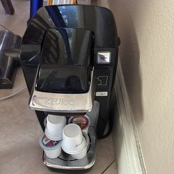 Coffee maker includes 6 capsules
