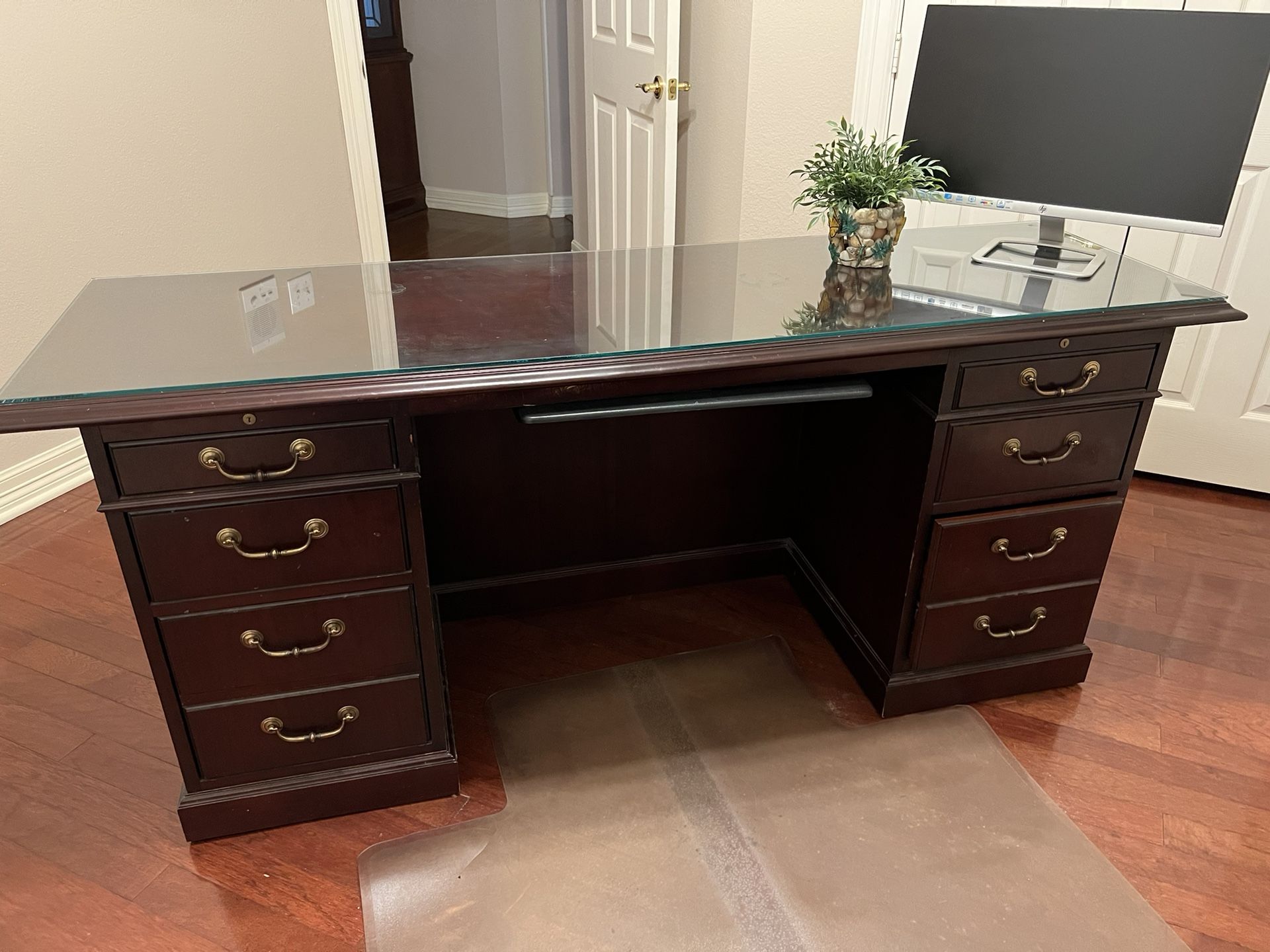 Executive Desk With Glass Top