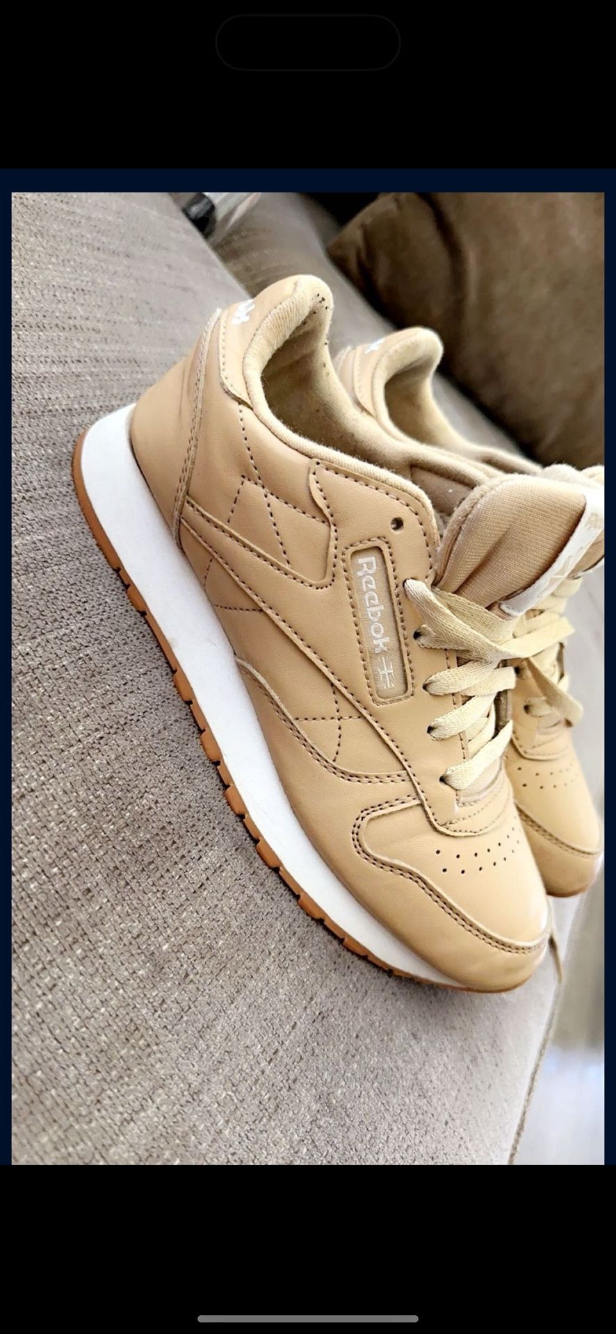 Reebok Classic Leather Sneaker In Excellent Used Condition Size Boys 4