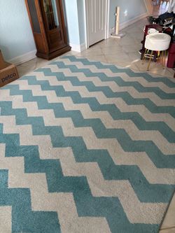 Chevron large 8’x11’ area rug