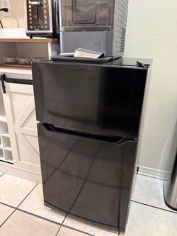 Mini fridge