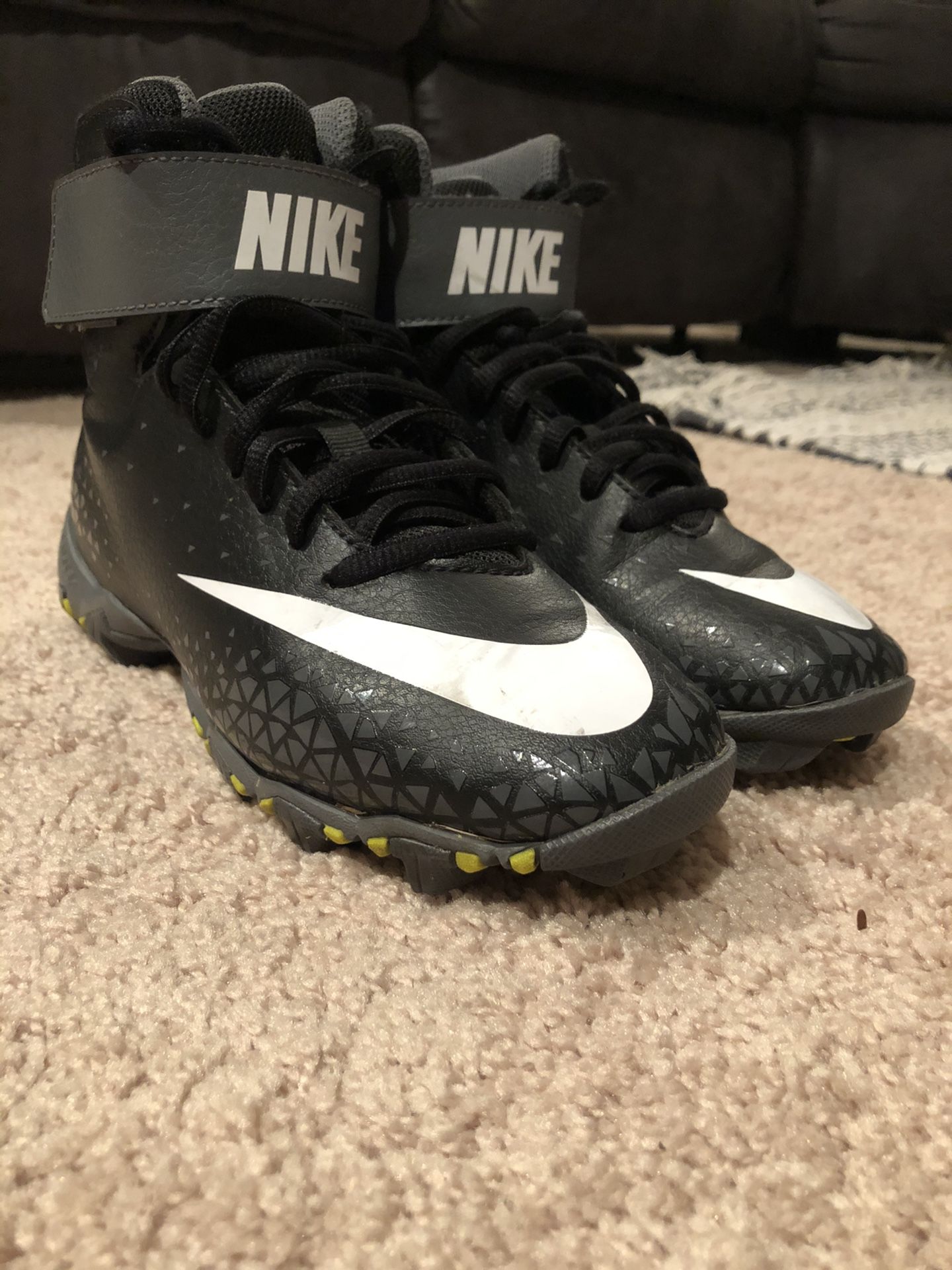 Boys Size 3 - Nike Savage Shark Football Cleats/Shoes