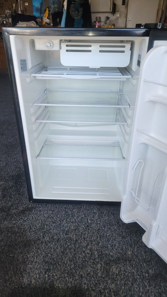 General Electric Mini Refrigerator