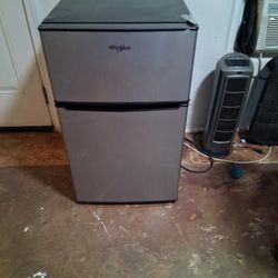 Mini Fridge 