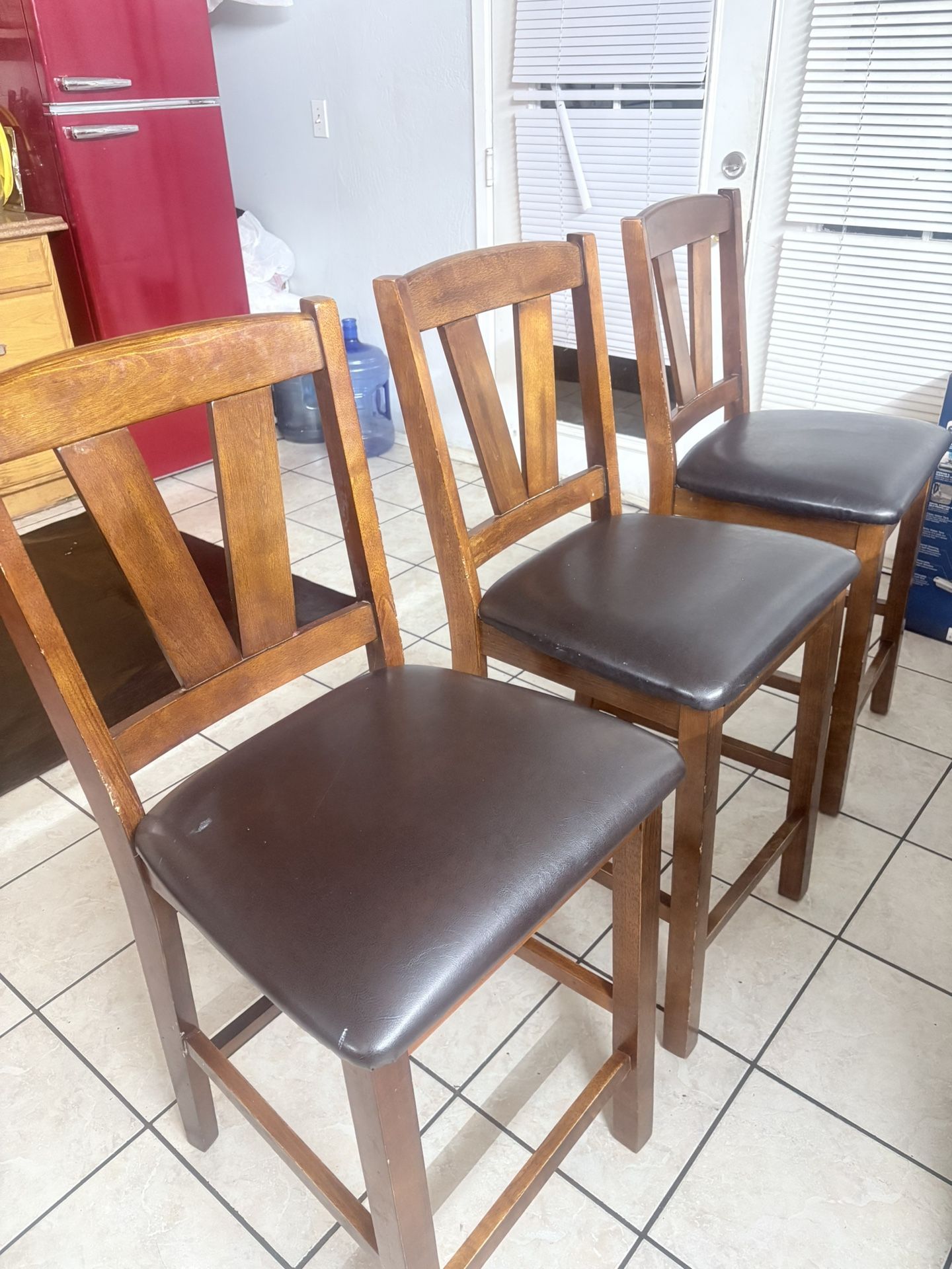 🍽️ Large Folding Table with 4 Chairs + 1 High Chair – Excellent Condition!