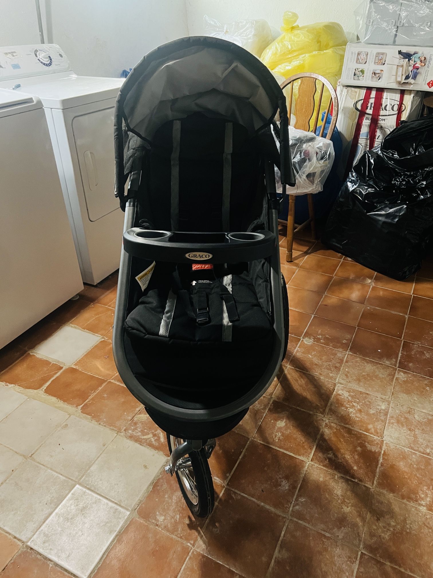 Graco jogging stroller and car seat with base