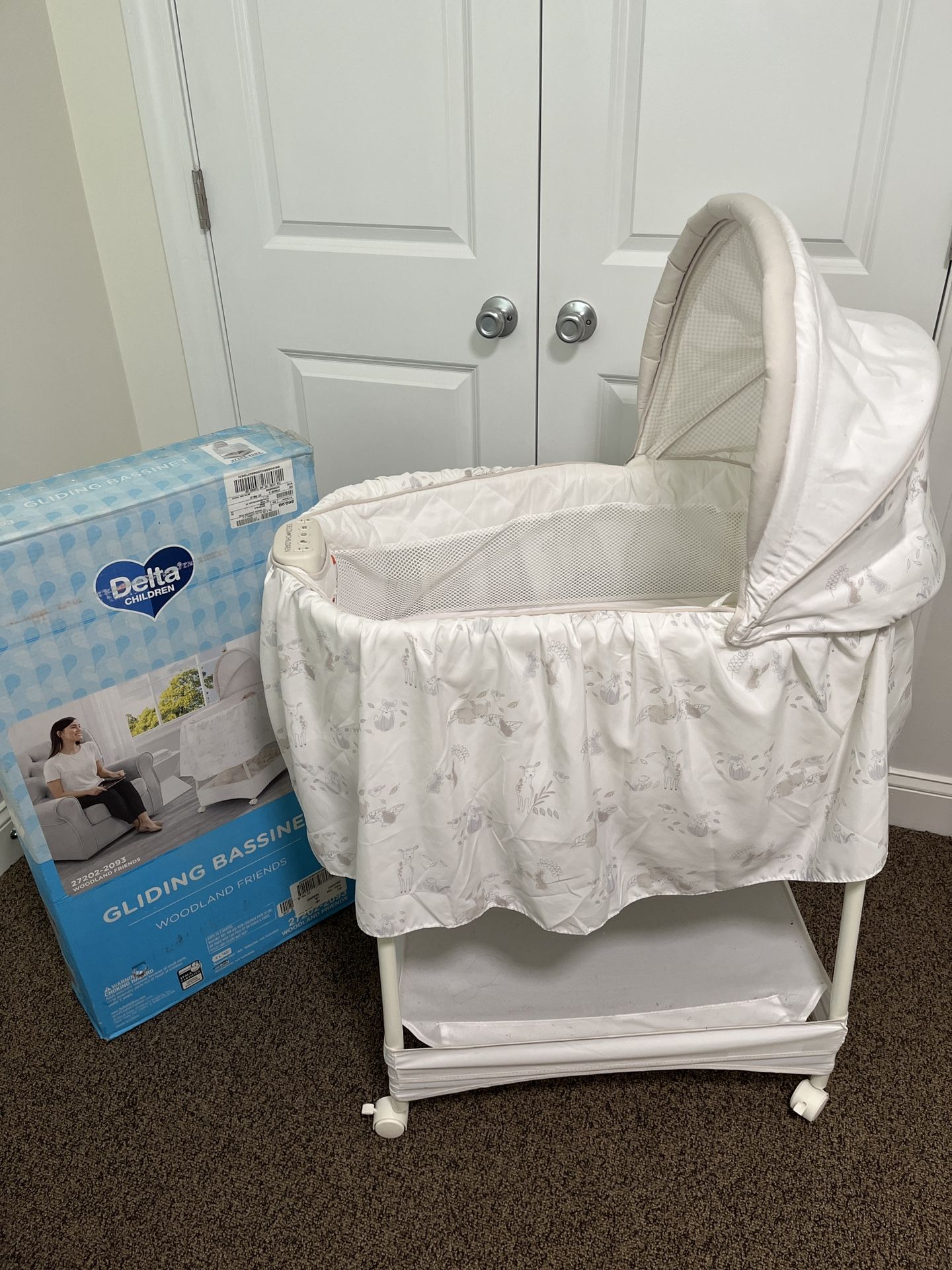Delta Gliding bassinet