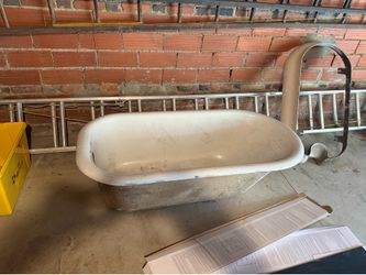 Cast Iron Bathtub with the Base Made In USA In 1927
