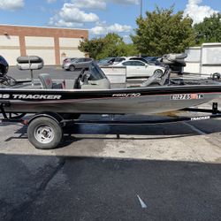 Tracker Pro 170 Fishing Boat