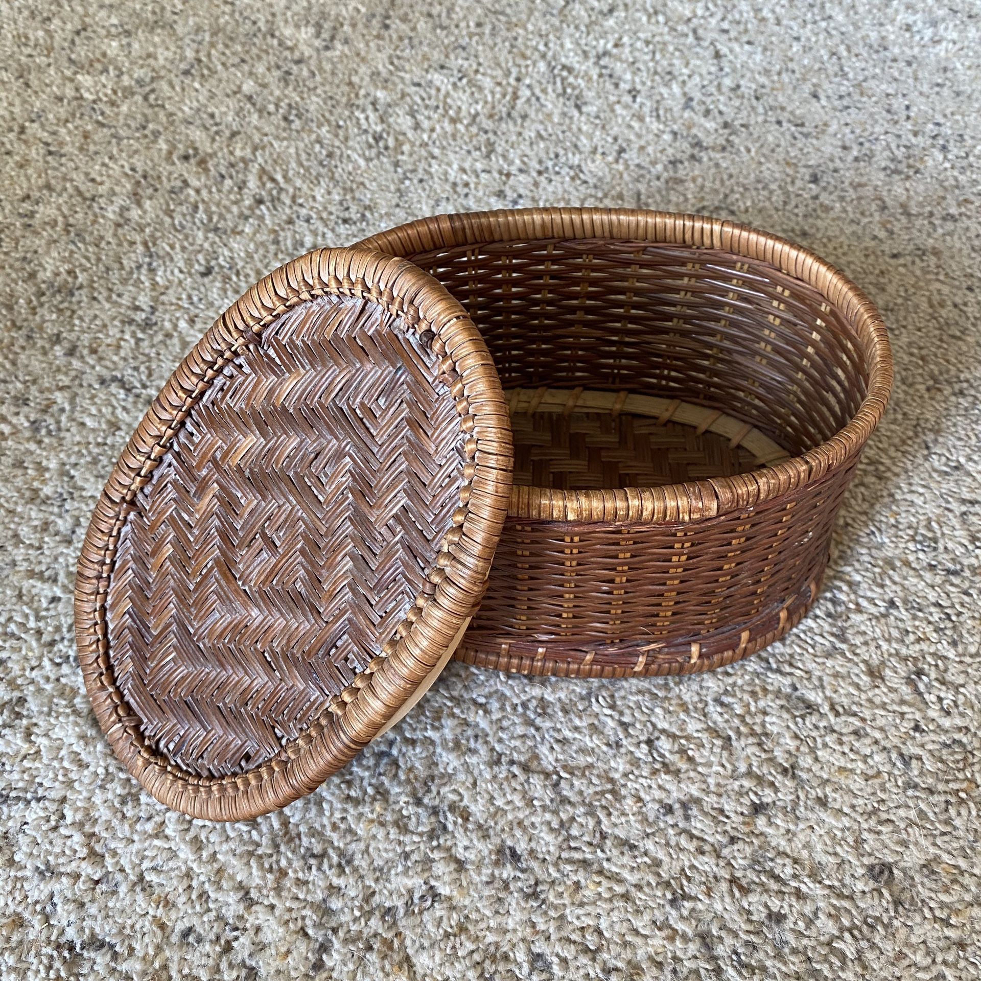 ‼️Wicker Basket with Lid / Cover‼️