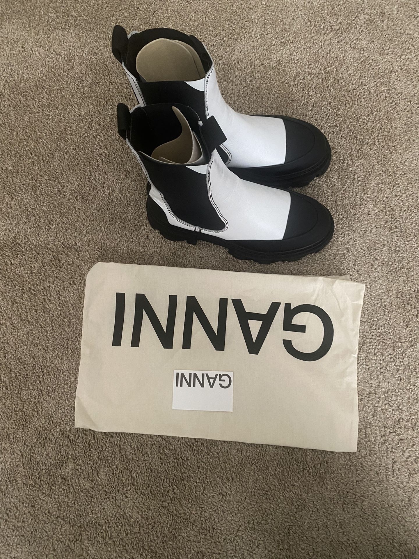 Ganni Chelsea Boots 