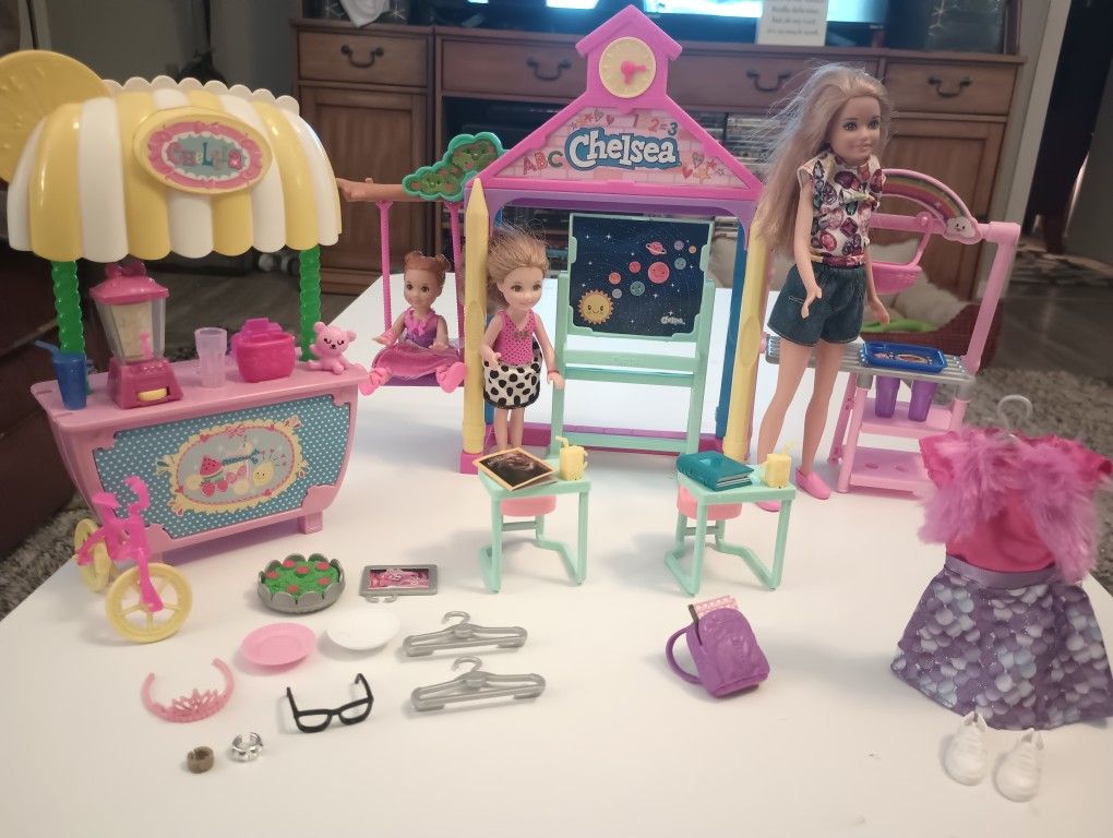 TWO Chelsea (Barbie) Sets (School & Smoothie Bar)
