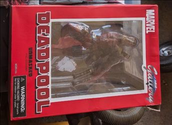 Marvel Gallery Deadpool Unmasked PVC Diorama Figure