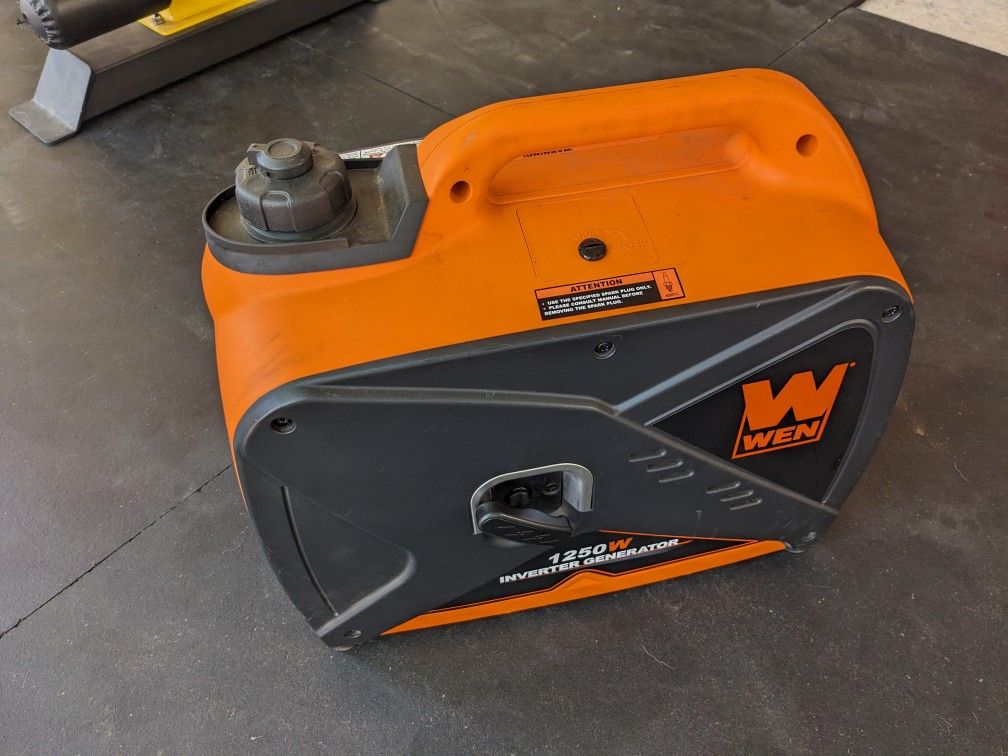WEN 56125i Super Quiet 1250-Watt Portable Inverter Gas Generator CARB