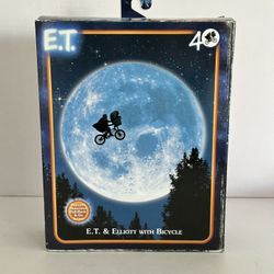 NECA - E.T. The Extra-Terrestrial 40th Anniversary Elliott & E.T. on Bicycle