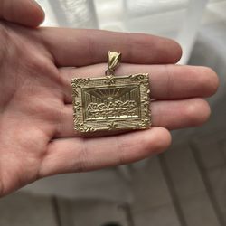 Large last supper pendant