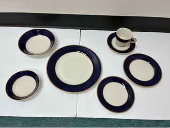 Fine China By Royal Castle #210 Colbalt Blue Dinnerware Set.