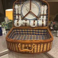 New Vintage Picnic Basket 
