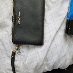 Michael kors Wristlet