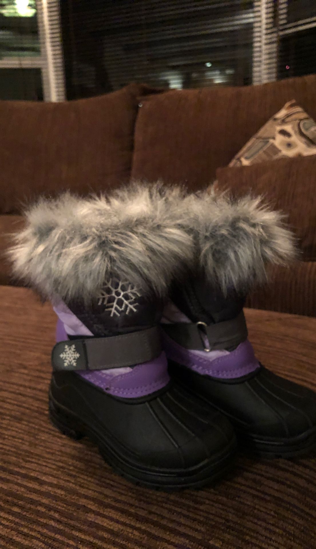 Girl snow boots