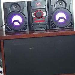 200 Watt Stereo CD/FM/Bluetooth/USB 