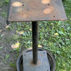 Solid Vise Stand 