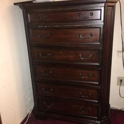 Queen size bed wood dresser mirror 2 night stand mattress 6 drawers Chester