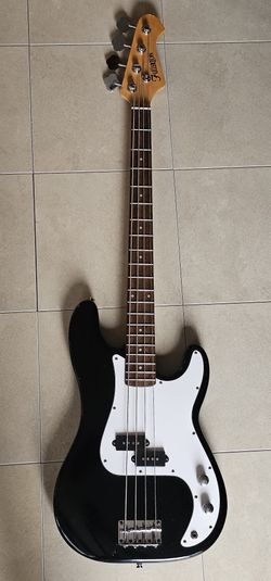 Fullerton 4-string electric bass guitar (Precision Bass style)