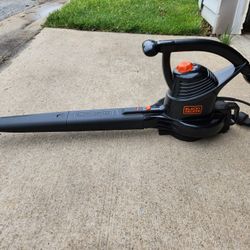 Black and Decker Leaf Blower/Vacuum