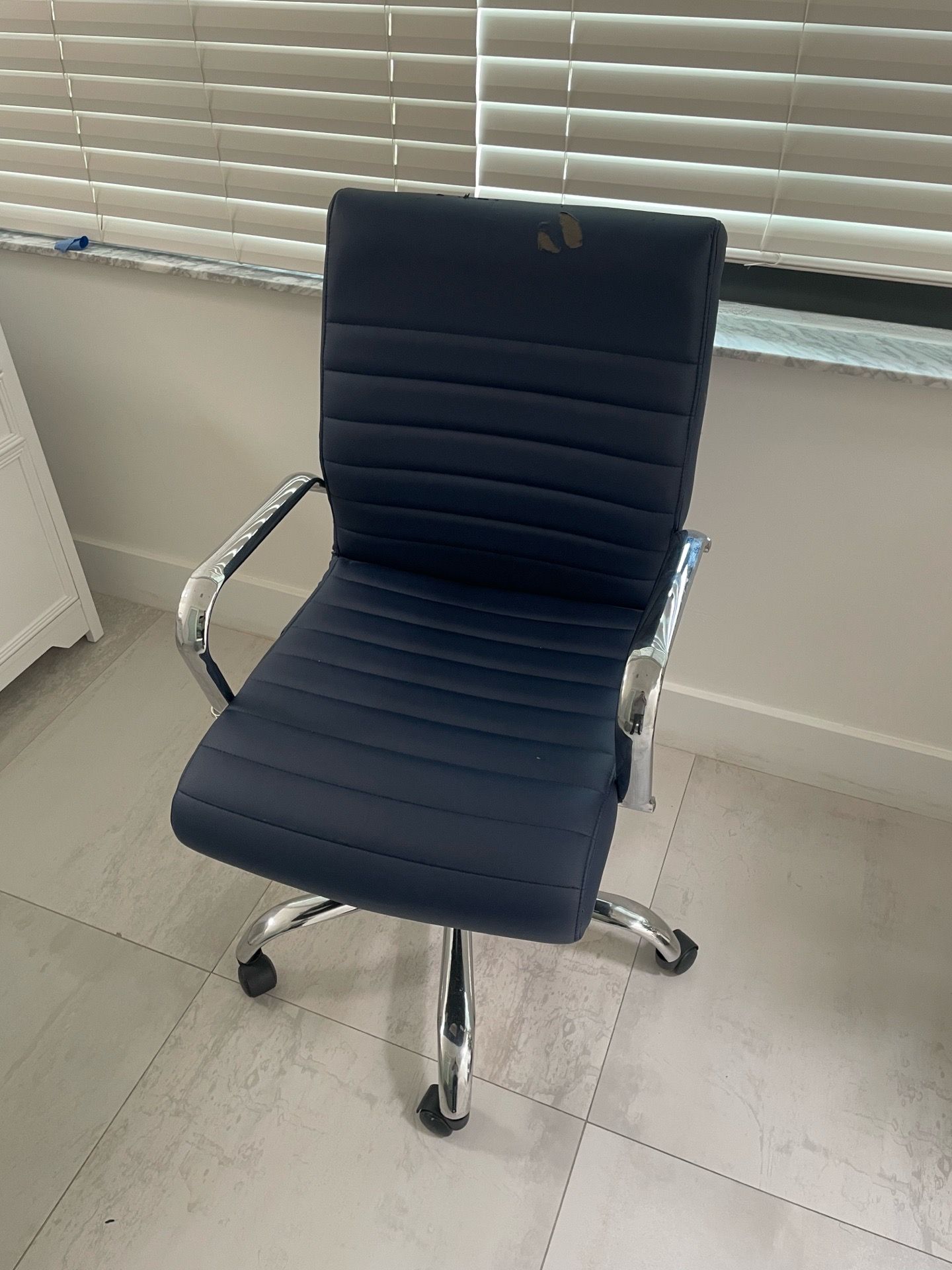 Modern Navy Blue Office Chair on Wheels – Adjustable Desk Chair