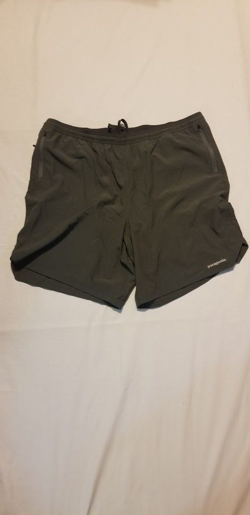 Patagonia Mens Nine Trails  Running Or Hiking Shorts. Size XL. Lined