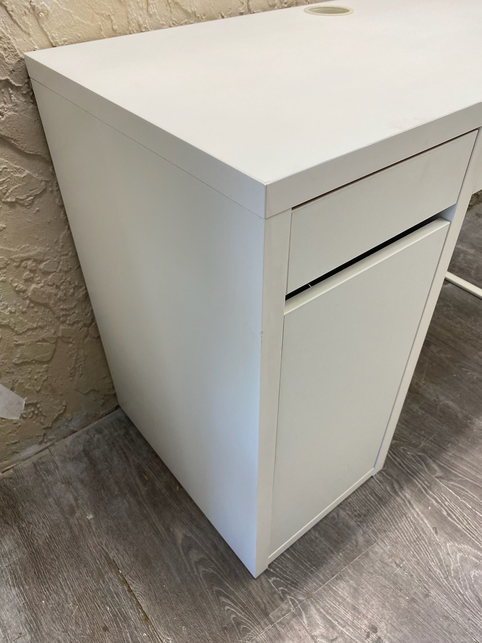 White Desk With Storage Local Delivery Available for a Fee See My Other Items 😀