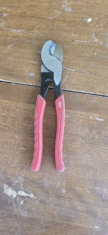 Milwaukee Cable Cutting Pliers