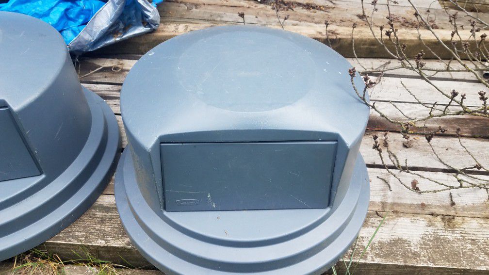 Rubber made commercial garbage can lid