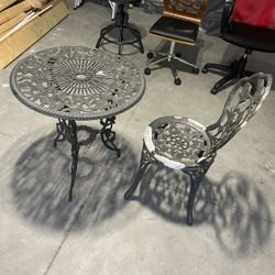 Metal Table/chair 