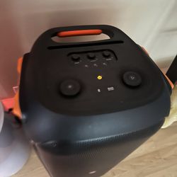 JBL 710 Powered Speakers(Pair)