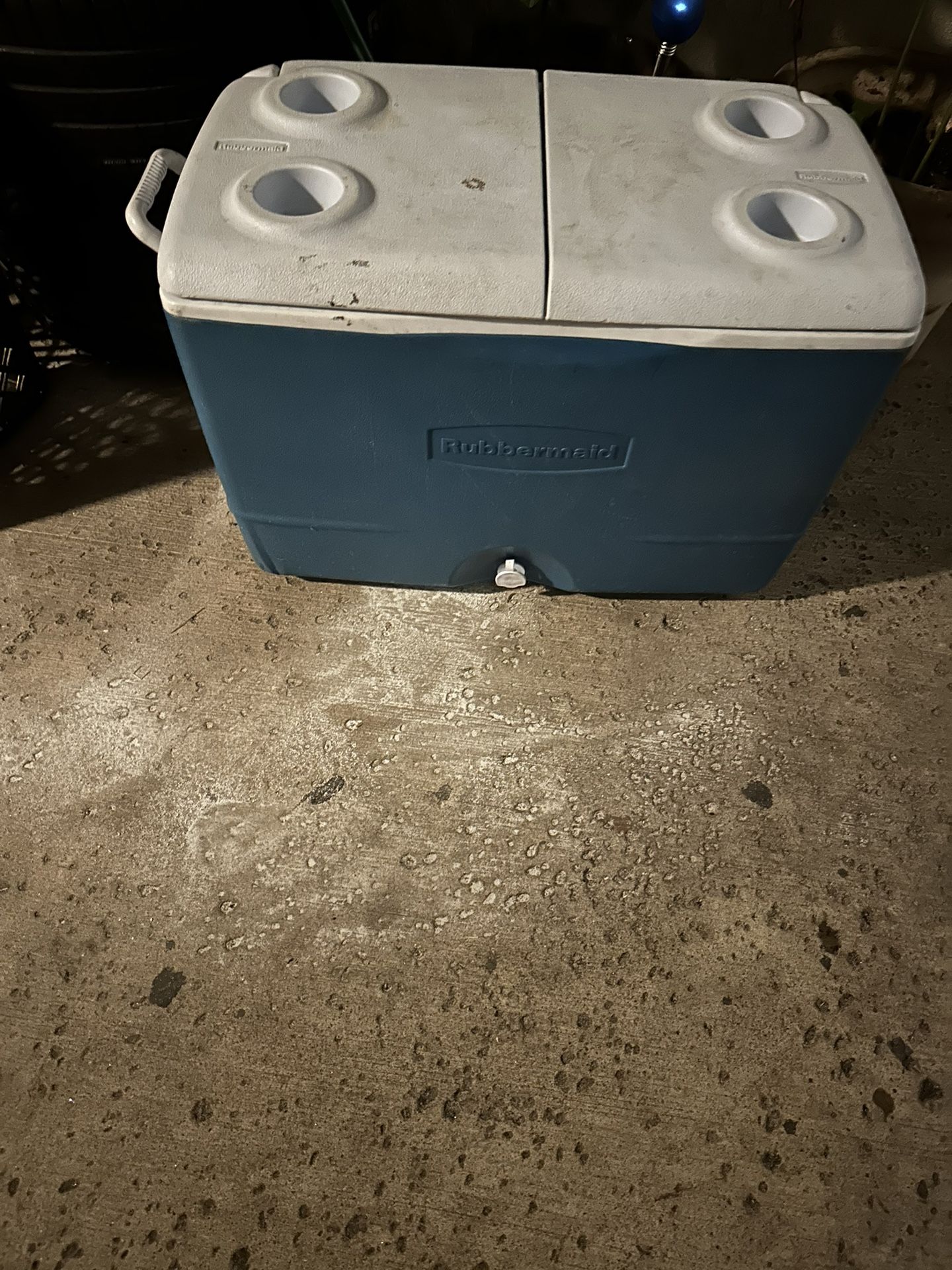 Rubbermaid Cooler