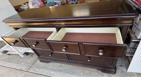 Dresser