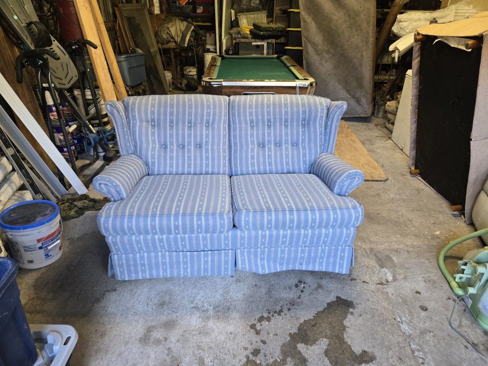 FREE DELIVERY ❗️❗️Blue White Striped Loveseat Couch