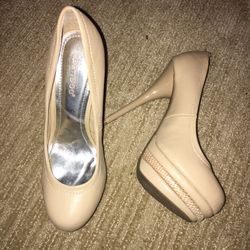 Nude platform heels, women’s shoe size 7.5