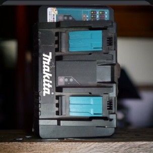 Makita 18v Lithium Ion Dual Port Rapid Charger
