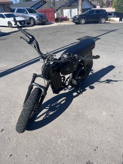 Juiced Scrambler E-Bike (Project / Needs light  Repair)