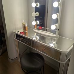 Vanity With Chair 