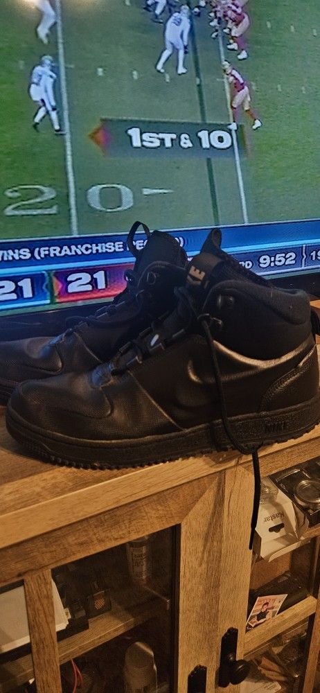 Nike Shoes Size 10.5 Good Condition Black