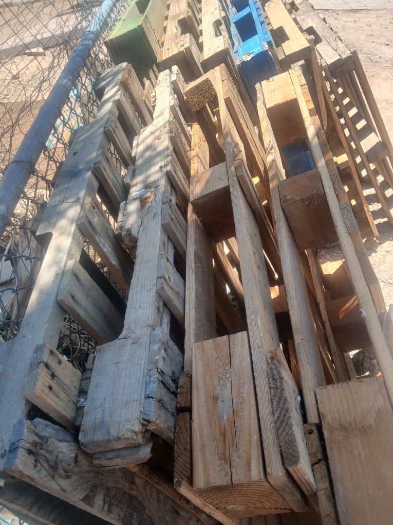 FREE PALLETS EAST MESA