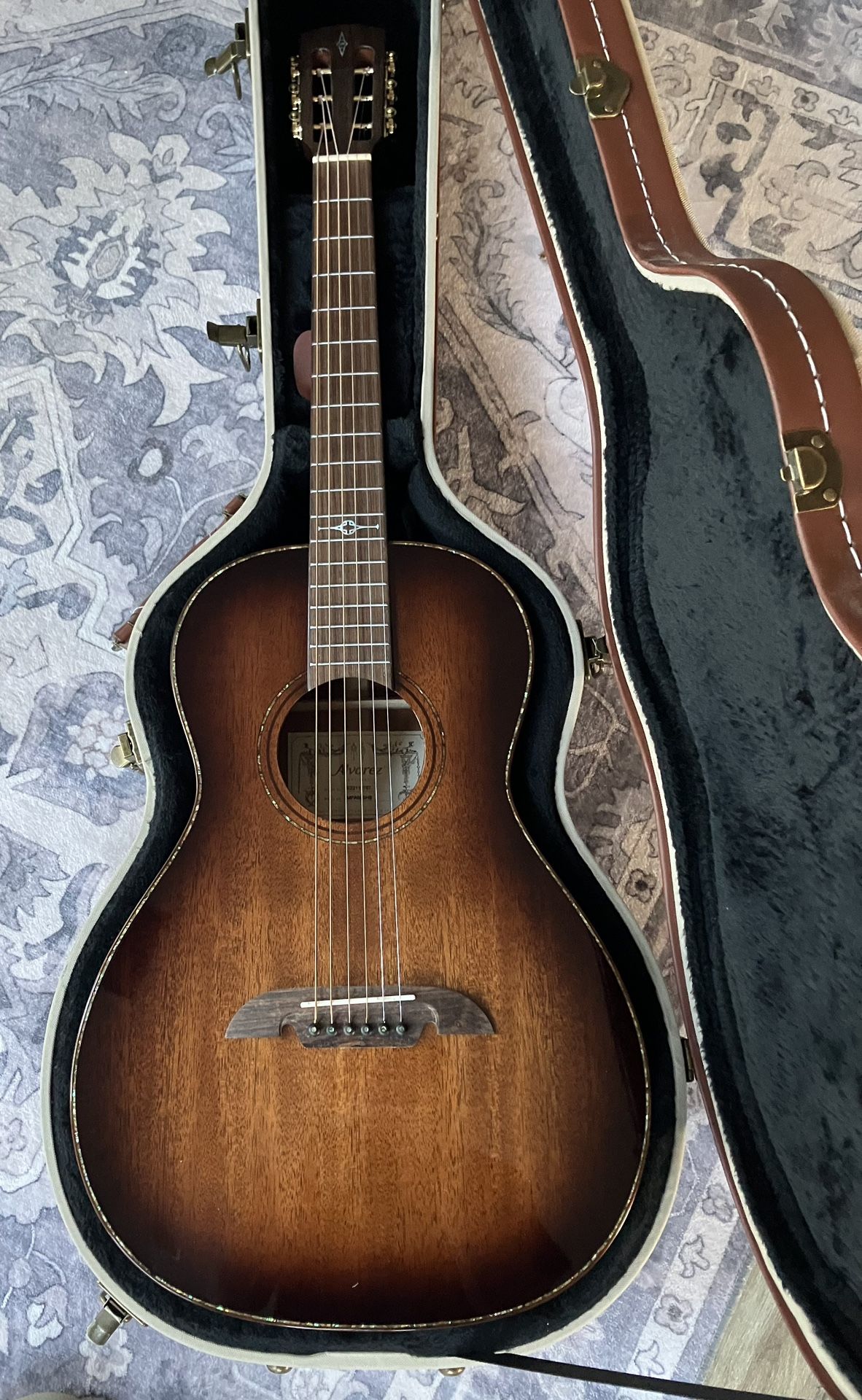 Acoustic Parlor Guitar-Alvarez MPA 66 SHB