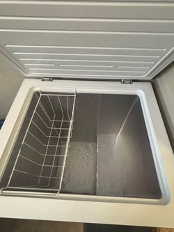 FRIGIDAIRE white freezer