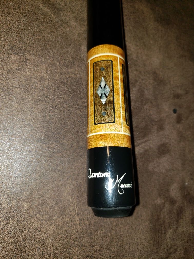 Rare Meucci Quantum pool stick, red dot and black dot shaft plus leather case
